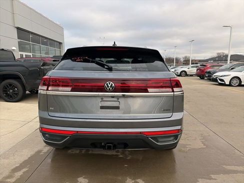Used 2025 Volkswagen Atlas Cross Sport SE image 4