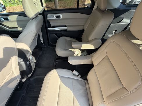 Used 2022 Ford Explorer Limited w/ Equipment Group 301A RWD image 31