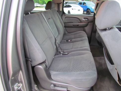 Used 2008 Chevrolet Suburban LT w/ Convenience Package 1 image 17