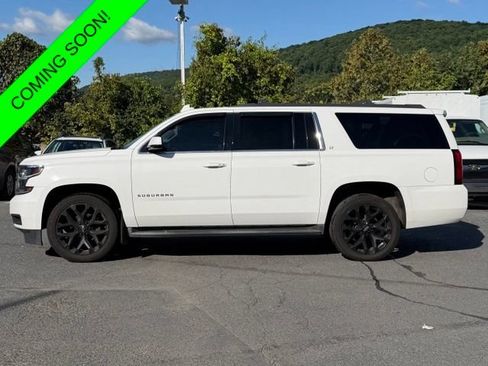 Used 2016 Chevrolet Suburban LT w/ Luxury Package AWD/4WD image 3