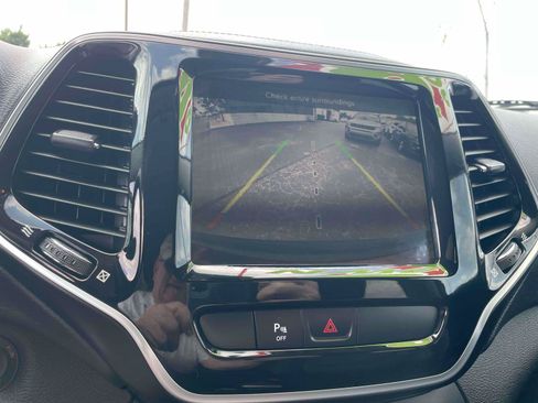 Used 2019 Jeep Cherokee Limited AWD/4WD image 18