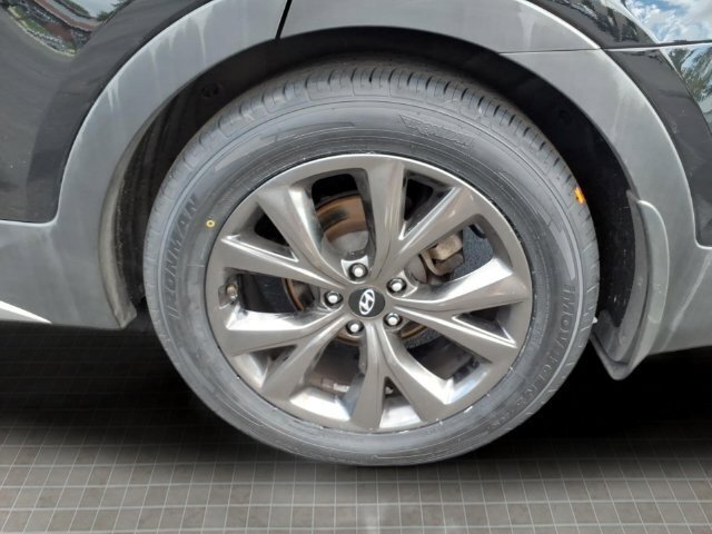 Used 2017 Hyundai Santa Fe Sport FWD image 9