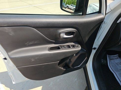 Used 2023 Jeep Renegade Latitude image 21