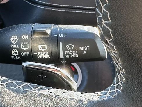 Used 2023 Jeep Grand Cherokee L Laredo image 12