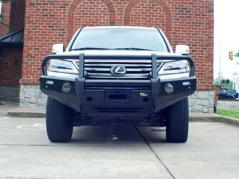 Used 2016 Lexus LX 570 4WD w/ Luxury Package image 2