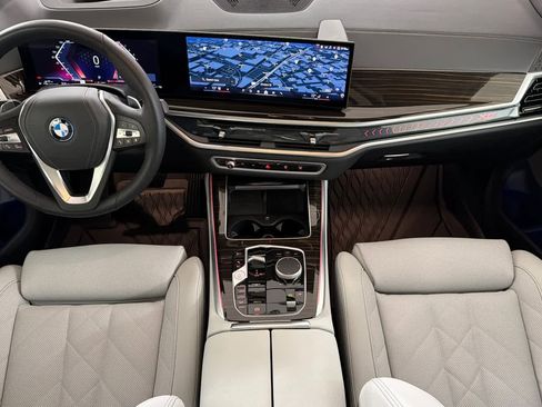 Used 2025 BMW X5 xDrive50e w/ Premium Package image 3