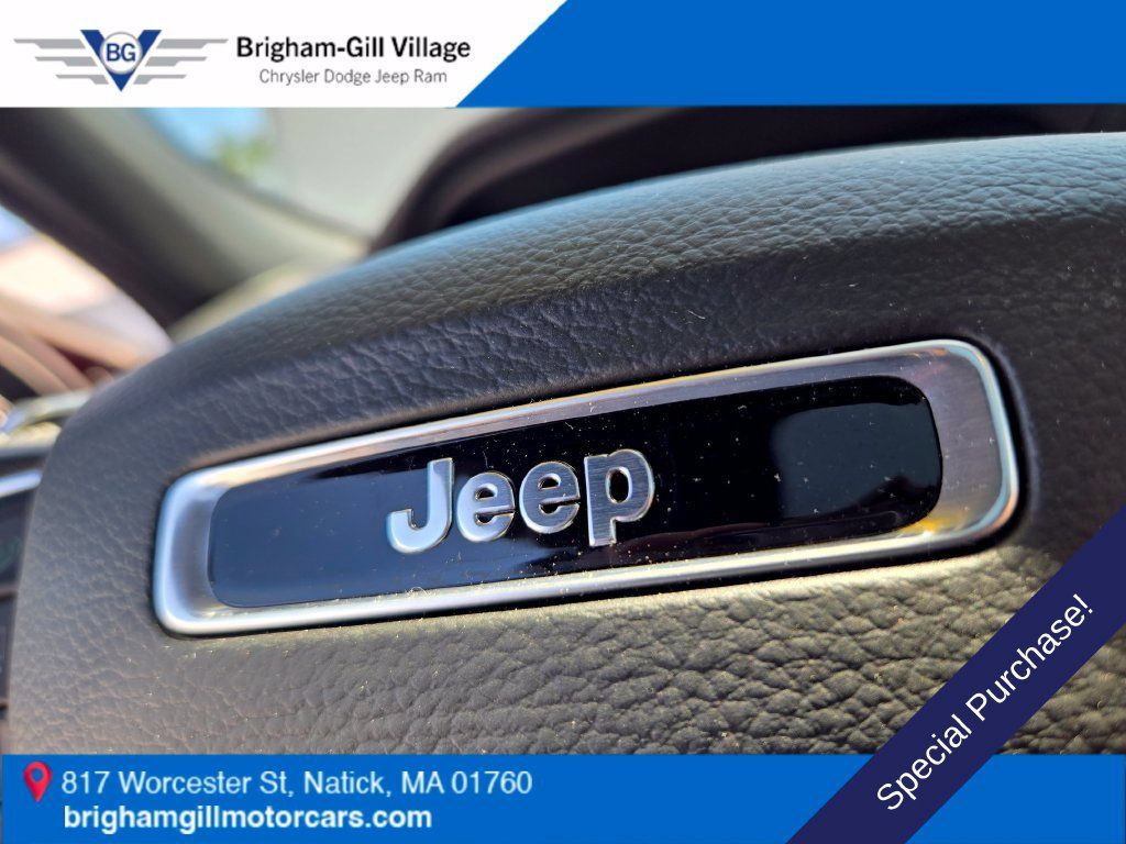 Used 2025 Jeep Grand Cherokee Laredo X w/ Luxury Tech Group I AWD/4WD image 20