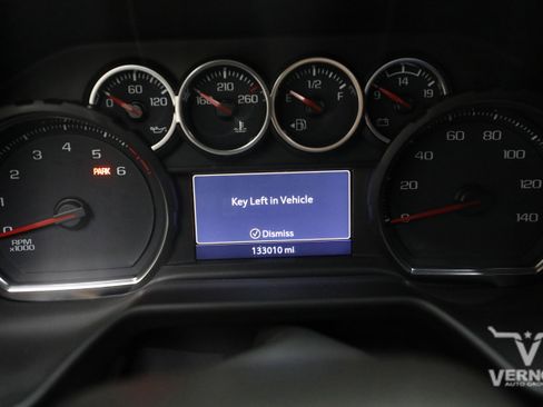 Used 2021 Chevrolet Suburban Z71 w/ Rear Media and Nav Package AWD/4WD image 9