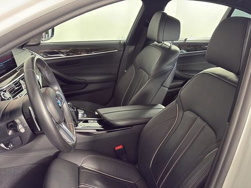 Used 2019 BMW 540i xDrive w/ M Sport Package image 24
