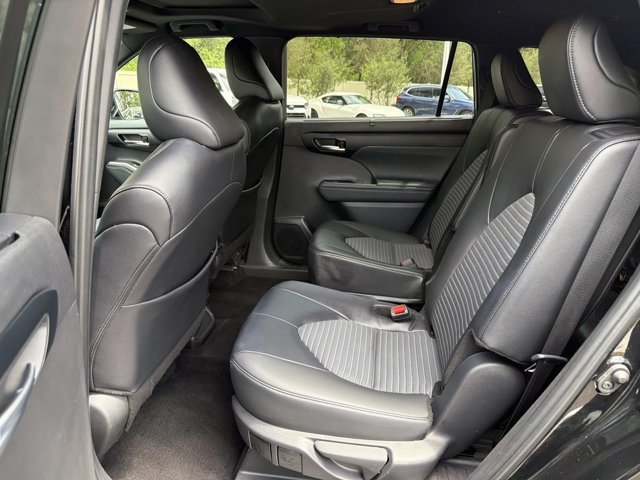 Used 2025 Toyota Highlander XSE AWD/4WD image 14