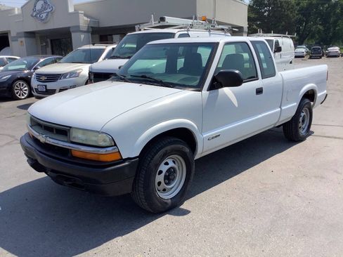 Used 2002 Chevrolet S10 Pickup 4x4 Extended Cab w/ Comfort Convenience Pkg image 2