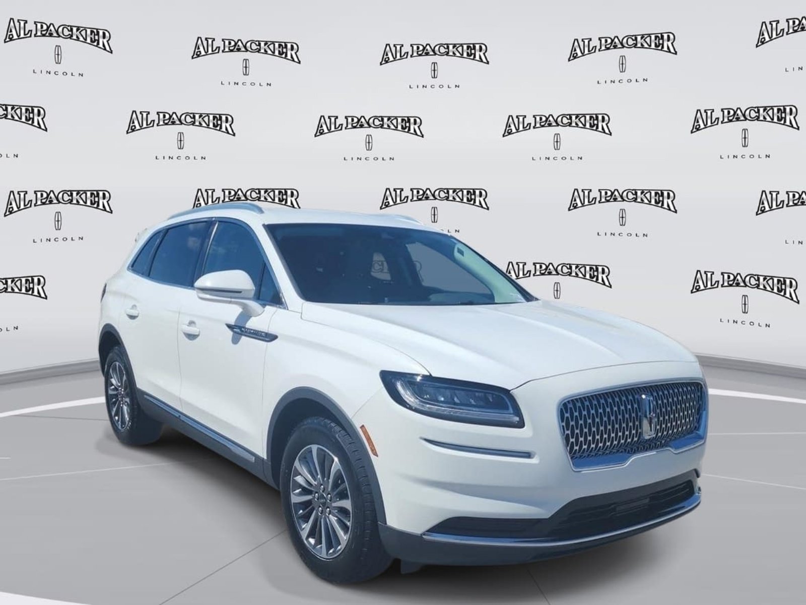 Used 2023 Lincoln Nautilus FWD image 7