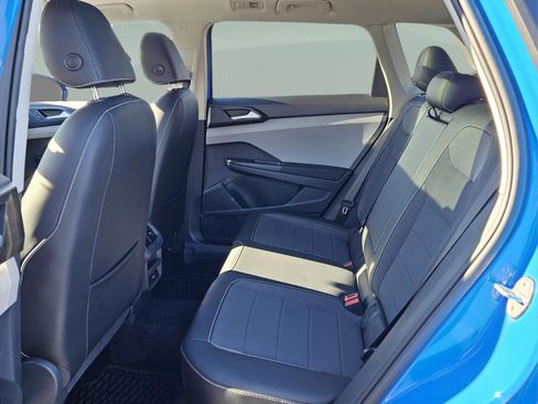 Used 2022 Volkswagen Taos SE w/ Panoramic Sunroof Package image 13