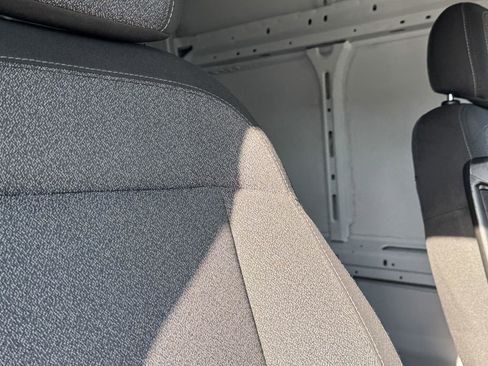 Used 2025 RAM ProMaster 2500 w/ Convenience Group image 9