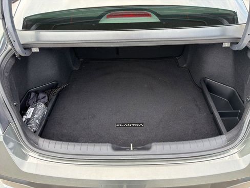 Used 2024 Hyundai Elantra SEL w/ Convenience Package image 17