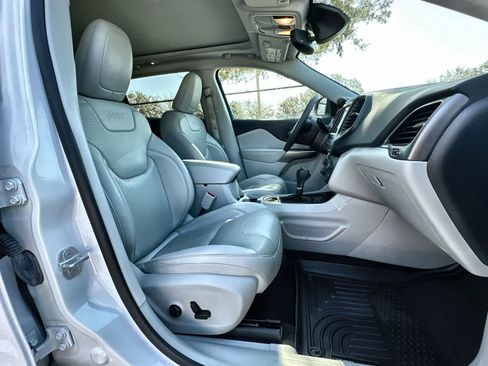 Used 2021 Jeep Cherokee Latitude Lux w/ Sun & Sound Group image 9