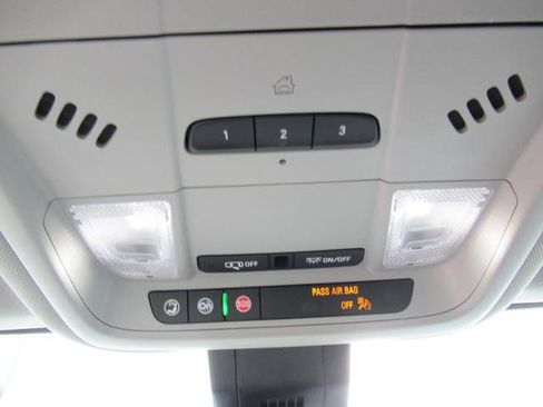 Certified 2024 GMC Terrain SLT FWD image 29