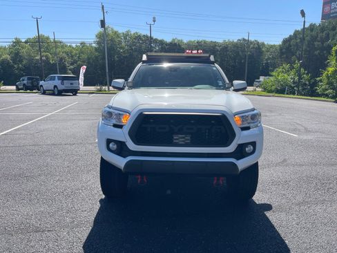 Used 2023 Toyota Tacoma SR5 w/ Technology Package RWD image 2