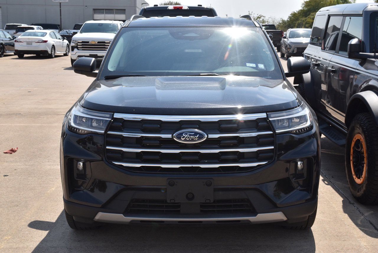 Certified 2025 Ford Explorer Active w/ Active Comfort Package RWD image 3