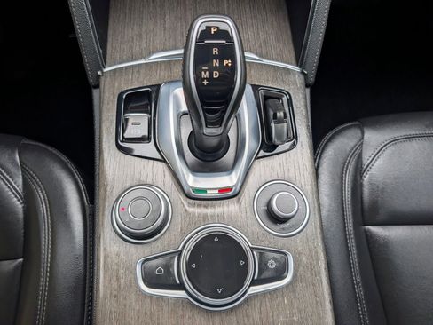 Used 2020 Alfa Romeo Stelvio Ti AWD/4WD image 38
