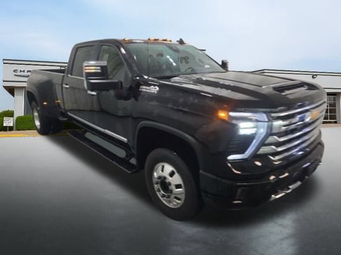 Used 2024 Chevrolet Silverado 3500 High Country w/ High Country Premium Package image 3