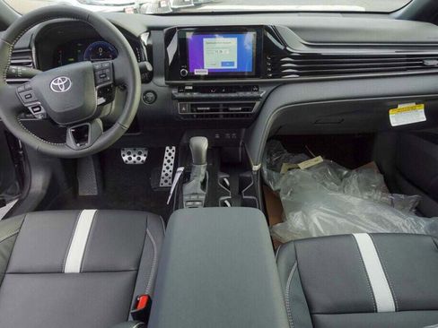 New 2026 Toyota Camry SE image 11