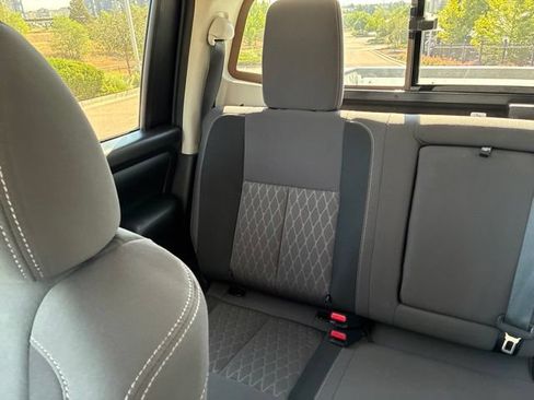 Used 2024 Nissan Titan SV AWD/4WD image 22