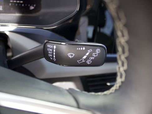 Used 2023 Volkswagen Taos SE w/ Panoramic Sunroof Package image 20