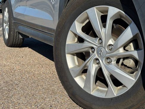 Used 2019 Hyundai Tucson SE image 2