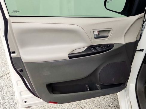 Used 2020 Toyota Sienna LE FWD image 10