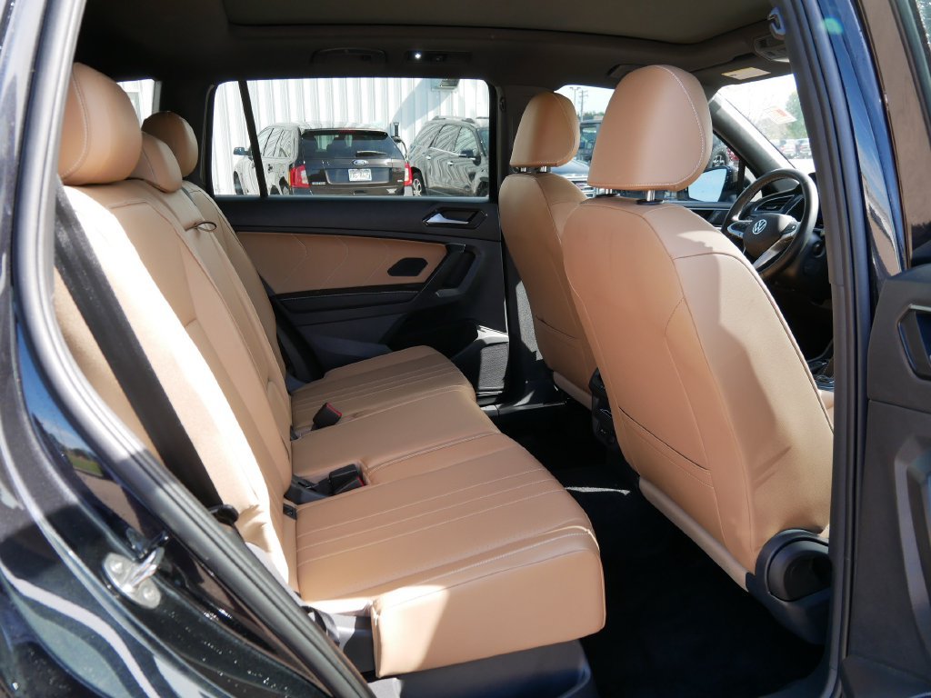 Used 2024 Volkswagen Tiguan SE w/ Panoramic Sunroof Package AWD/4WD image 12