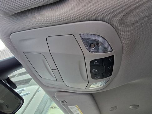 Used 2023 Chrysler Pacifica Touring-L FWD image 28