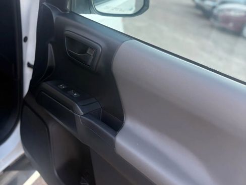 Used 2018 Toyota Tacoma SR image 34