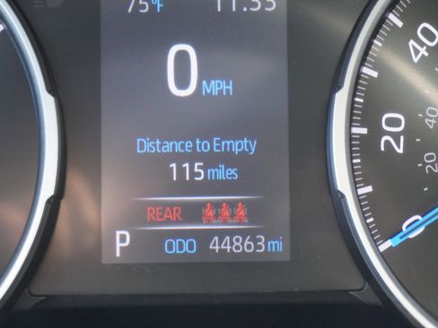 Used 2021 Toyota RAV4 XLE w/ XLE Grade Weather Package image 27