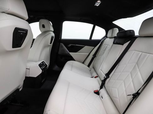 New 2026 BMW 530i xDrive w/ Premium Package image 23