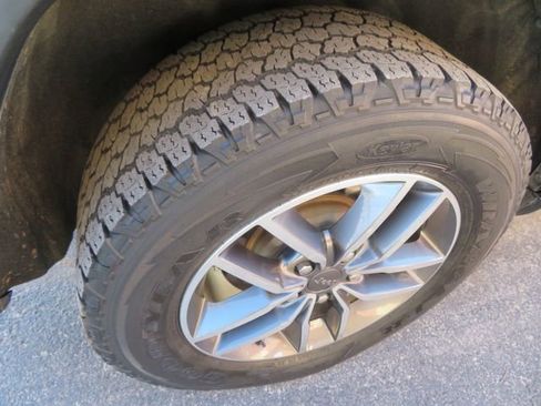 Used 2019 Jeep Grand Cherokee Limited w/ Luxury Group II image 11