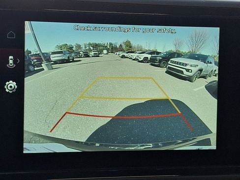 Used 2022 Kia Carnival EX image 28