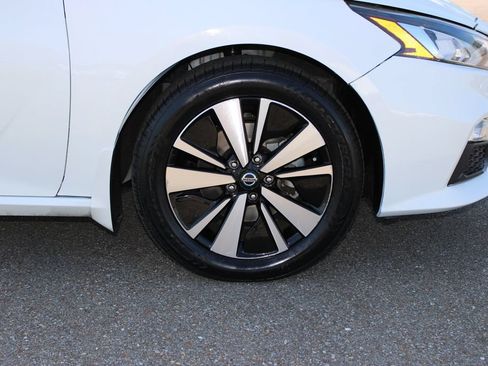 Used 2022 Nissan Altima 2.5 SV w/ SV Premium Package AWD/4WD image 5