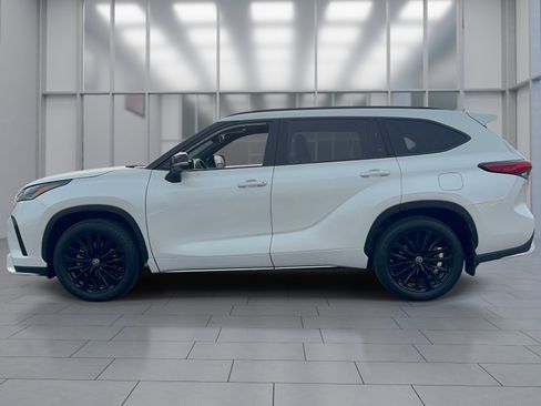 Used 2023 Toyota Highlander XSE image 4