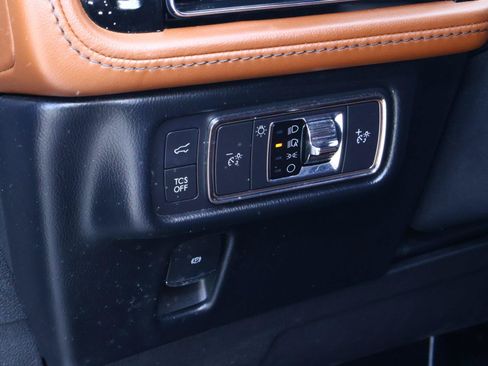 Used 2022 Lincoln Nautilus Reserve w/ Luxury Package FWD image 24