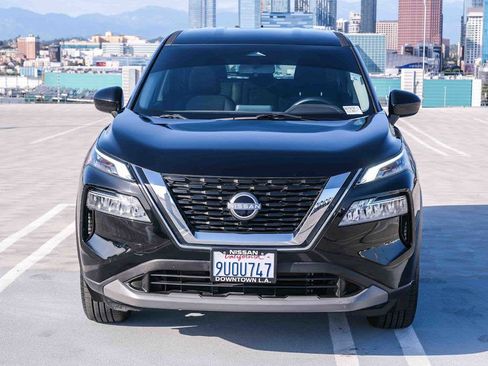Used 2023 Nissan Rogue SV FWD image 2