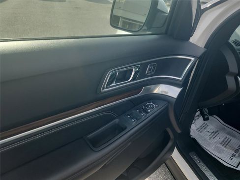 Certified 2017 Ford Explorer Limited w/ Equipment Group 301A FWD image 15