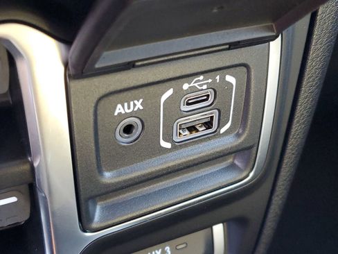 Used 2025 Jeep Gladiator Mojave AWD/4WD image 25