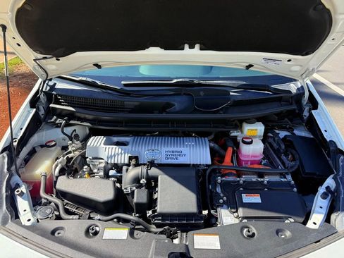 Used 2016 Toyota Prius V Three image 20