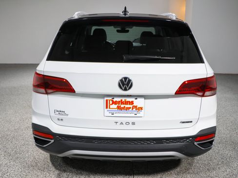 Used 2023 Volkswagen Taos SE w/ Panoramic Sunroof Package AWD/4WD image 8