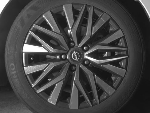 Used 2025 Nissan Altima 2.5 SV FWD image 13