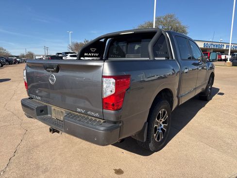 Used 2020 Nissan Titan SV w/ SV Convenience Package image 7