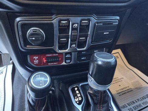 Used 2020 Jeep Gladiator Rubicon w/ Uconnect 4C Nav & Sound Group image 36