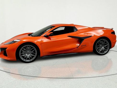 Used 2025 Chevrolet Corvette Z06 RWD image 2