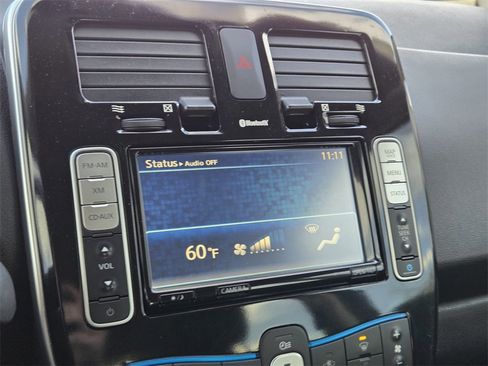 Used 2015 Nissan Leaf SV w/ Premium Package image 12